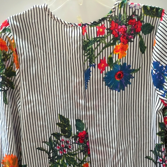 Floral Stripes  Black White Woman Shirt Blouse Top Size S Truth V-Neck LS - Picture 4 of 13